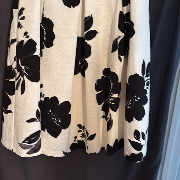 White House Black Market ladies skirt - Picture 5 of 14